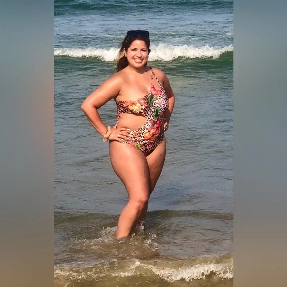 PrettyLittleThing Multicolor Animal Print One-Piece❤️✨ - Picture 2 of 3